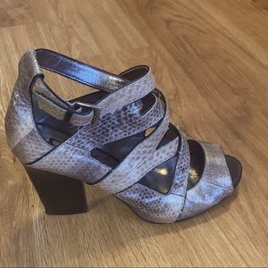 DKNY Donna Karan New York heels gorgeous pattern